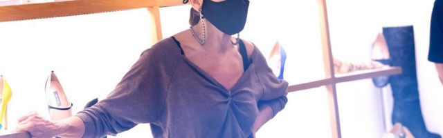 Sarah Jessica Parker radi u svojoj prodavnici cipela - i to nam govori sve što treba da znamo o modi danas