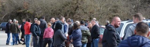 OVO ŠTO SE OVDE DEŠAVA JE FAŠIZAM! Protest Srba u Jošanici: Prelilo je čašu, biju nam decu, ne možemo to više da trpimo (FOTO+VIDEO)