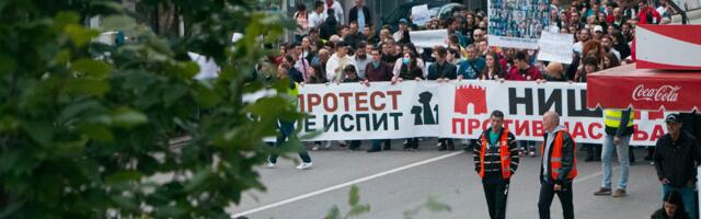 Nastavlja se protest „Srbija protiv nasilja“ u Nišu. U petak 29. septembra obraćaju se predstavnici parlamentarnih poslaničkih grupa