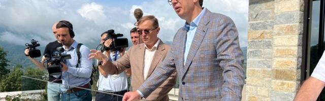 Vučić: Po 10.000 dinara za srednjoškolce