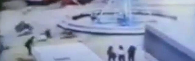 Strašno: Snimak trenutka kada pada ringišpil u Kuršumliji (VIDEO)