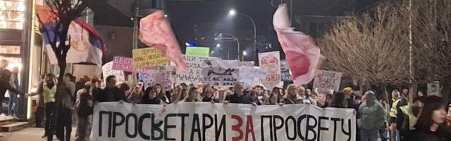 Prosvetari za prosvetu: Održan PROTEST od Đačkog trga do Školske uprave (FOTO)