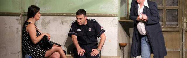 Predstava "Opet plače, al' sad od sreće" u Teatru
