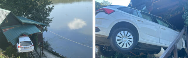 "SAMO BOG GA JE SPASIO..." Šok prizor u Srbiji, automobil ostao da visi (FOTO)
