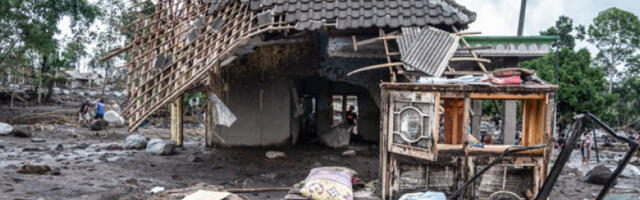 Индонезија: поплаве и клизишта однела животе 13 људи, троје нестало