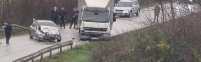 Sudar kamiona i automobila na starom putu Čačak – Kraljevo
