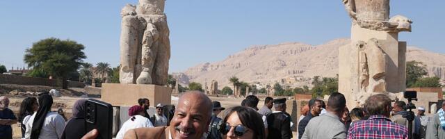 Egipat predstavio dve restaurirane statue faraona u Luksoru