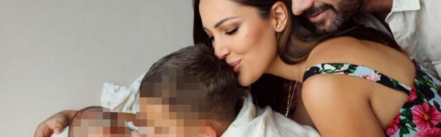 PORODIČNA FOTOGRAFIJA ALEKSANDRE PRIJOVIĆ U SEKUNDI POSTALA OMILJENA: Pevačica prvi put pokazala malu Ariju, brat Aleksandar sve raznežio gestom (FOTO)