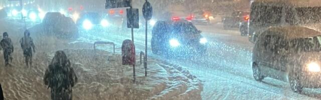 Udari vetra od 213 km/h ugasili nuklearku: Stotine hiljada ljudi bez struje - vanredno stanje zbog oluje koja ruši rekorde (FOTO/VIDEO)