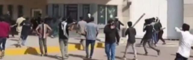 Demonstranti upali u američki konzulat u Karačiju, IMA MRTVIH