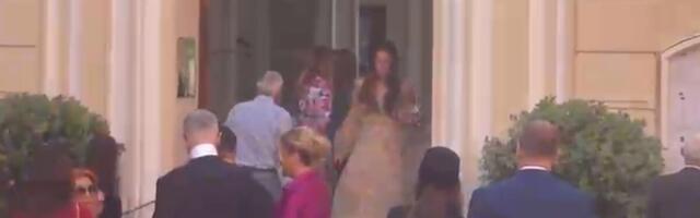 KUMA GOCA KARIĆ STIGLA NA MELININO VENČANJE! Nakon što je izašla iz auta odmah je rekla OVE REČI, pogledajte SNIMAK