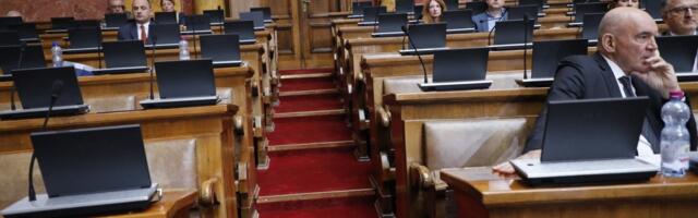 Dan za glasanje u Skupštini: Evo koliko se opozicionih poslanika danas pojavilo - prave štetočine (FOTO)