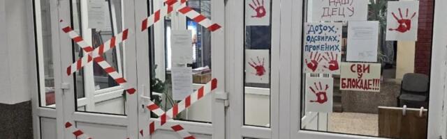 Direktorka Muzičke škole u Kragujevcu pozvala policiju zbog lepljenja nalepnica „Studenti pobeđuju”