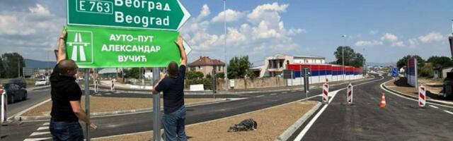 Neviđen gest u Čačku! Moravski koridor privremeno dobio novo ime zbog Vučića (FOTO)
