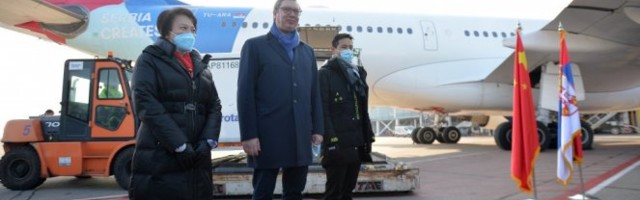 VOLSTRIT ŽURNAL: PO UGLEDU NA SRBIJU I EVROPA ŽELI KINESKE VAKCINE! EU posrnula, mole Peking za pomoć