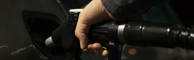 Da li se isplati sipati u rezervoar skuplje „premijum“ gorivo?