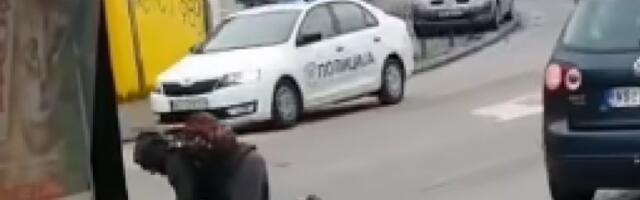 KAMENIČKI NINDŽA PRELAZI ULICU NA SVE ČETIRI: Ni policija ga više ne kontroliše (VIDEO)
