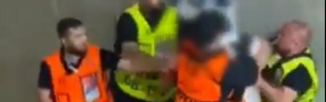 Uznemirujuće scene! Nemci brutalno tukli navijača, udarali ga pesnicama i gazili (VIDEO)
