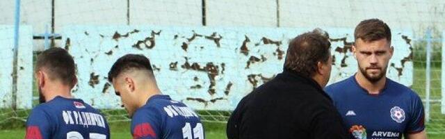 ZAVRTELO SE: Saradnja je trajala svega dve nedelje - nekadašnji velikan srpskog fudbala ostao bez trenera!