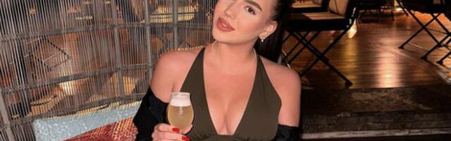 Mesnata guza pojela tanga kupaći - Ćerka Zdravka Čolića na surf dasci pokazala previše (FOTO)