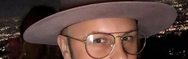 Otac mu je čuveni političar, a on danas sa dečkom prodaje torbice: Nekad bio učesnik na "Evroviziji", a onda se naprasno povukao iz javnosti