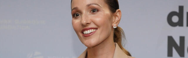 Zaposleni i dalje o njoj pričaju: Evo gde je radila Jelena Đoković, a kad vidite koliku platu je imala zanemećete