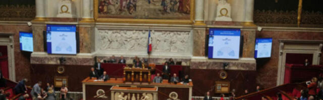 Парламент Француске усвојио закон за функционисање државе