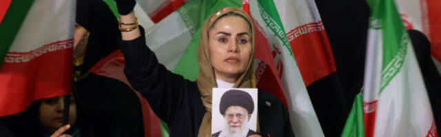 Вашингтон кује планове за рушење Хамнеијевог режима