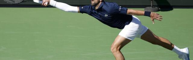 (VIDEO) Situacija koja je nasmejala srpskog tenisera: Đoković zaboravio važan rekvizit pred meč sa Kovačevićem