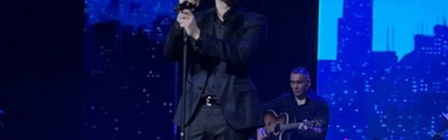 PUBLIKA PEVA UGLAS: Mirza Selimović napravio muzički spektakl u Sava centru