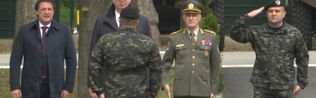 Velika svečanost: Predsednik Srbije u kasarni "Vasa Čarapić"