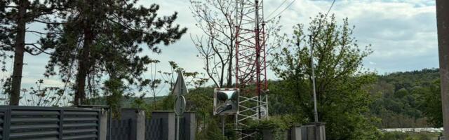 MISTERIJA MRTVOG MLADIĆA NA SENJAKU, IMA I TRAGOVA KRVI: Prve slike, telo nađeno u žbunju pored vile u elitnom delu Beograda (foto)