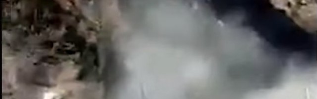 (VIDEO) POLICIJA STRAHUJE DA IMA VIŠE OD 100 MRTVIH: Deo glečera se odlomio i RASTURIO branu, voda i kamenje RUŠILI sve pred sobom!