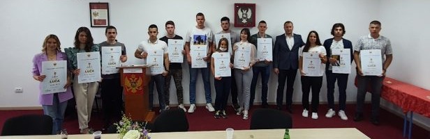 U srednjoj elektro-ekonomskoj školi uručene diplome „Luča“, đak generacije Marija Gajević (video)