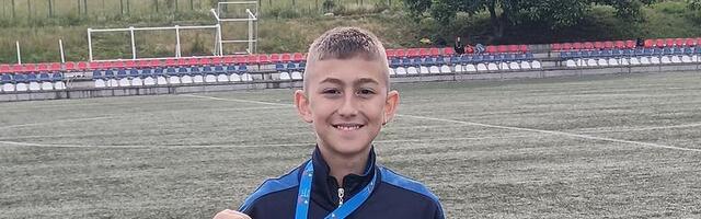 Atletičar Dimitrije Jovanović iz Leskovca osvojio srebro na državnom prvenstvu Srbije
