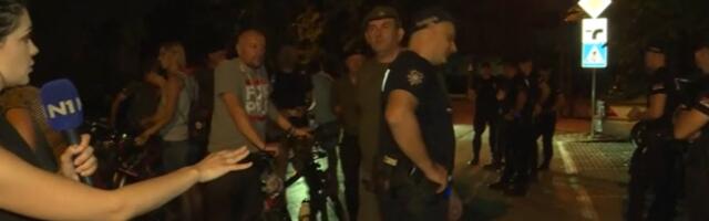 Bojkot Dana piva u Zrenjaninu: Policija blokirala ulicu i redom legitimiše građane