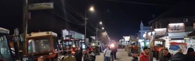 Poljoprivrednici blokiraju magistralni put u Mrčajevcima