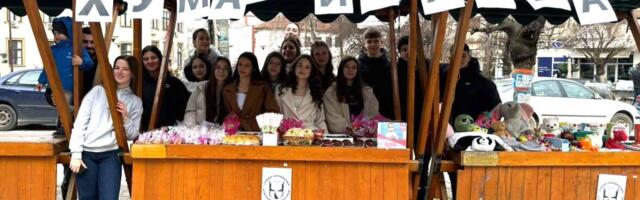 Vlasotinački gimnazijalci velikog srca prikupili 138.723 dinara za pomoć malom Lazaru