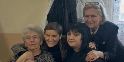 "TOLIKO SAM SREĆNA ŠTO SAM UPOZNALA OVE JAKE ŽENE" Brnabić u selu Rgošte: Vi ste ti koji ste zaslužni za sve uspehe koje Srbija postiže! Mnogo vam hvala (FOTO)