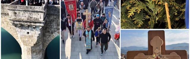 SEĆANJE NA STRADANJE SRPSKOG NARODA U STAROM BRODU: Održan moleban u Višegradu, odana počast za više od 6.000 srpskih žrtava 1942. godine (FOTO/VIDEO)