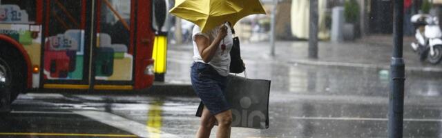 Pljuskovi sa grmljavinom već tuku po Srbiji: Popodne se očekuju dodatne padavine, DVA GRADA na udaru nevremena