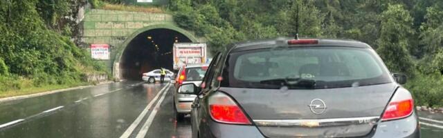 Teška nesreća kod Čajetine: Žestok sudar kamiona, policija i Hitna pomoć na terenu - sumnja se da ima povređenih