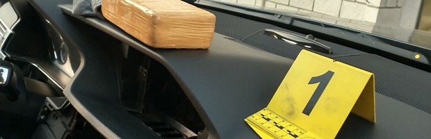 ŠVERCOVAO KILOGRAM HEROINA U AUTOMOBILU