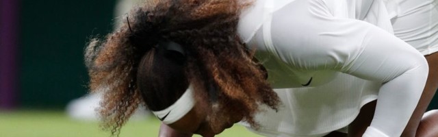 Pakao Vimbldona: Serena Vilijams pala, povredila zglob i predala meč posle šest gemova