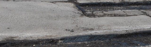 Krpljenje rupa povereno kompaniji “Novi Pazar put”