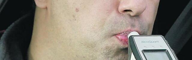 PIJAN TOLIKO DA SE ZAKUCAO U APARAT ZA GORIVO! Privedena tri vozača pod dejstvom alkohola u Vranju