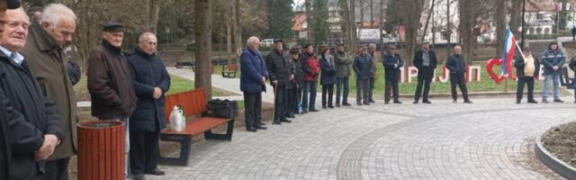 Полагањем цвећа у Парку народних хероја обележена годишњица смрти народног хероја Валтера
