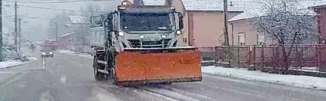 Na nekoliko lokacija u gradu došlo do pucanja vodovodnih cevi, oprez zbog moguće poledice!