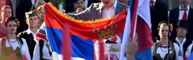 Vučićev i Dodikov Svesrpski fijasko: Nekoliko hiljada ljudi, sa sve folklorašima (FOTO)