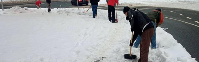 За чишћење снега у Сарајеву пријавило се 10 радника, од којих седам одустало